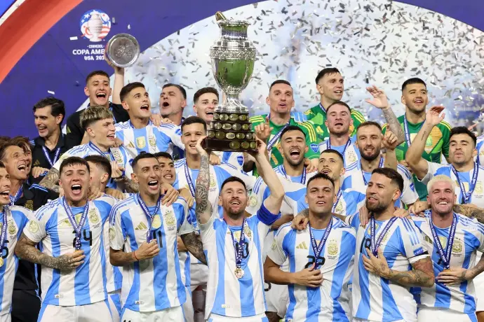 Argentina lifting Copa America Cup